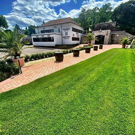 Boutique & Event Center فندق *